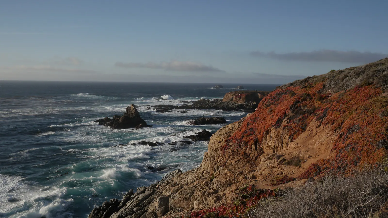 Die Pazifikküste bei Big Sur, vom Highway 1 aus gesehen