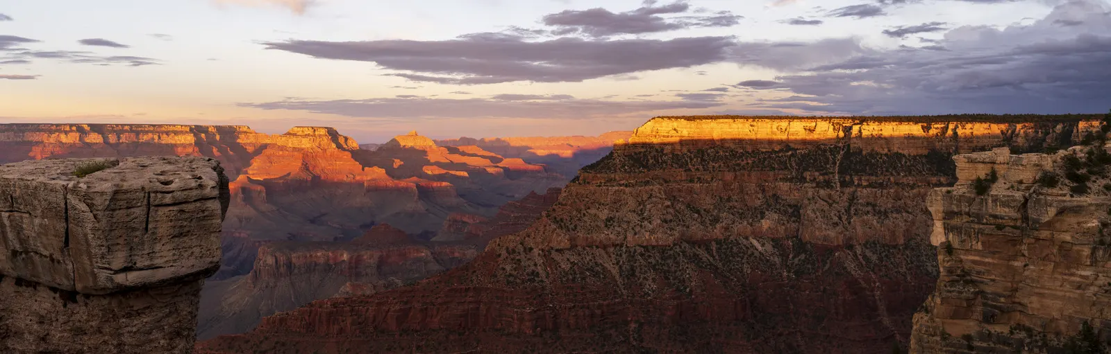 Der Grand Canyon vom South Rim aus bei Sonnenuntergang