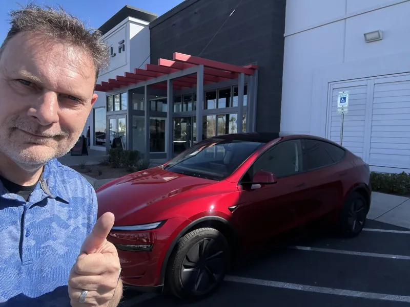Remo M. Kundenbewertung Tesla Model Y Camping USA